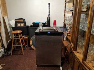 lot 3299 image: Danby Kegerator Model DKC645BLS