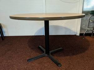 lot 3309 image: Table