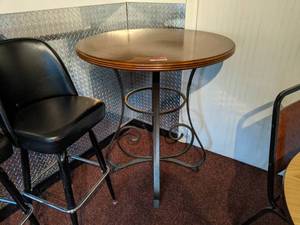 lot 3318 image: High top Table And 3 Bar Stools