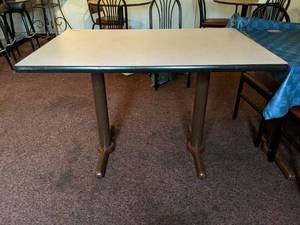 lot 3320 image: Table
