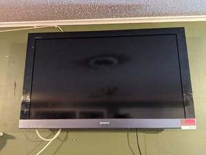 lot 3324 image: Sony Bravia TV And Mount, Buyer Responsible For Removal