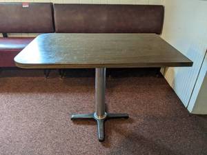 lot 3331 image: Table