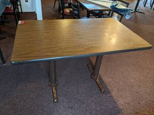 lot 3334 image: Table