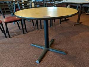 lot 3342 image: Table