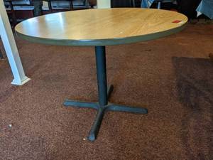 lot 3343 image: Table