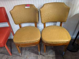 lot 3368 image: (2) Chairs
