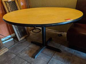 lot 3377 image: Table