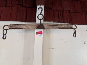 lot 3389 image: Rustic Farm Decor