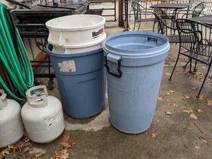 lot 3447 image: Trashcans