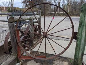 lot 3457 image: Wagon Wheel Gate, Buyer Responsible For Removal