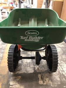 lot 35454 image: Scotts Turf Builder EdgeGuard Broadcast Spreader Mini