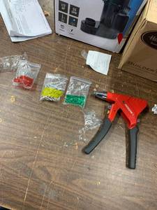 lot 6440 image: Arrow  Rivet Tool Kit One Hand Operation Ratchet Riveter