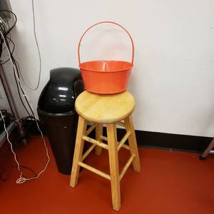 lot 9032 image: stool and trash can