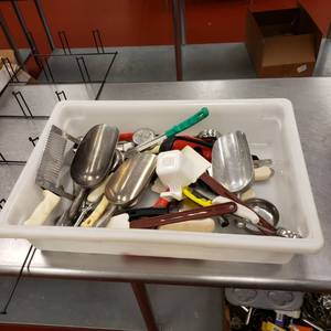 lot 9036 image: Bus tub and kitchen utensils