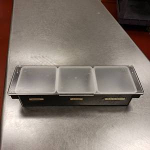 lot 9045 image: Rubbermaid condiment dispenser