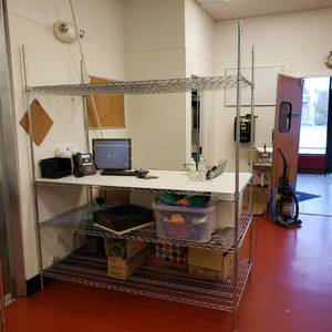 lot 9050 image: Large 4 shelf metro rack 36x72