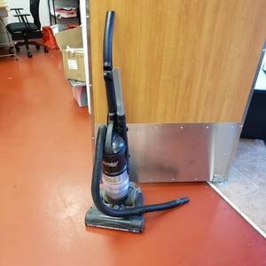 lot 9059 image: Eureka vacuum