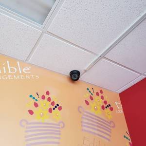 lot 9070 image: security system 5 cameras