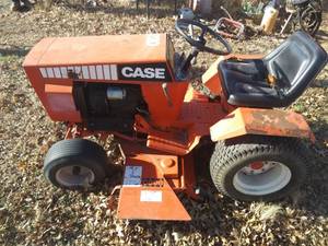 lot 25 image: Case 220 Riding Lawnmower