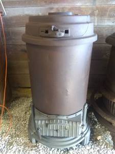 lot 3907 image: Antique Cast Iron Wood Burning Stove