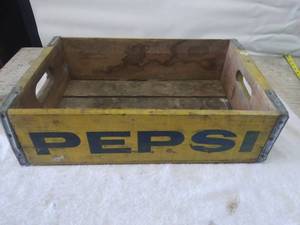 lot 3920 image: Vintage Pepsi Crate