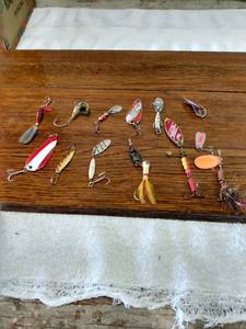 lot 5484 image: vintage lures