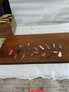 lot 5485 image: vintage lures