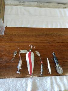 lot 5491 image: vintage fishing lures