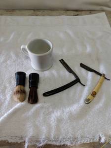 lot 5500 image: vintage shaving items
