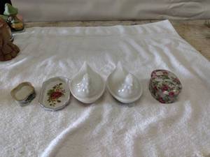 lot 5502 image: Hen on Nest Dishes and More