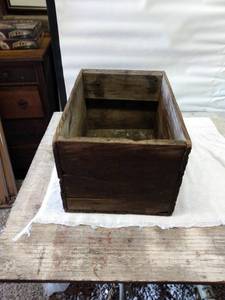 lot 5528 image: wooden crate