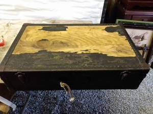 lot 5538 image: wooden trunk