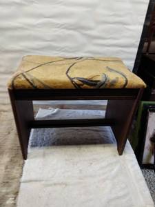 lot 5556 image: vintage bench