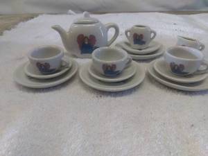 lot 5784 image: Vintage Kids Tea set