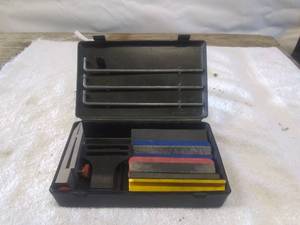 lot 5785 image: Smiths Vintage Knife Sharpening Kit