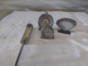 lot 5786 image: Lot of Vintage Thermometers