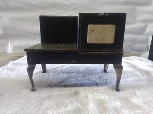 lot 5798 image: Vintage Kids Toy Oven and Stove