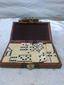 lot 5802 image: Vintage Domino Set