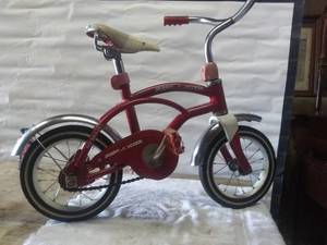 lot 5823 image: Vintage Radio Flyer Bicycle