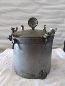 lot 5831 image: Vintage Windsor A Pressure Cooker