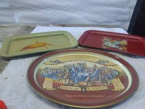 lot 5837 image: Lot of Vintage Serving Trays