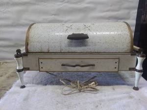 lot 5843 image: Vintage Food Warmer