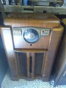 lot 3911 image: Vintage Zenith Radio