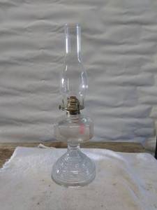 lot 5814 image: Vintage Oil Lamp