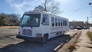 lot 1 image: 1997 Diamond Coach Bus