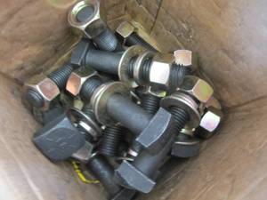 lot 1543 image: NEW (16) 1X8X4 12 SQUARE HEAD BOLT WITH NUTS LOCK & FLAT WASHERS 1 12 WRENCH SIZE CONSTRUCTION AND FARM