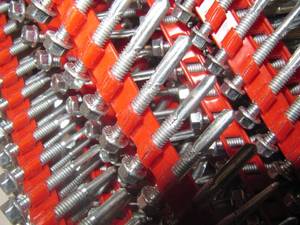 lot 1641 image: APPROX (625) NEW 6MX1.0X1 12 Hex Washer Head 8M Head Tek Self-Drilling Sheet Metal Screw