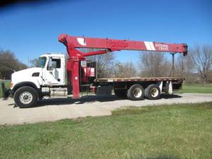 lot 1521 image: 2007 Mack Granite Heavy Spec With a ( 920 A National) Crane) MILES 57,335 Hours 4812-