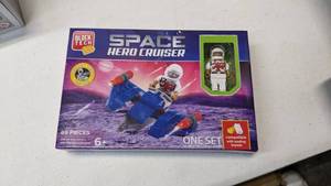 lot 62061 image: Block Tech Space Hero Cruiser Age 6 Space Craft With Will Astronaut Figure