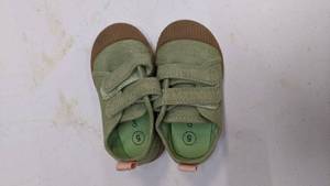 lot 62120 image: Cat and Jack size 5 green toddler shoes